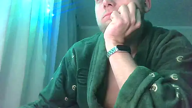 Snapshot of HunterOnBoobs chatting on February 19, 8:31 pm HunterOnBoobs online show from February 19, 8:31 pm