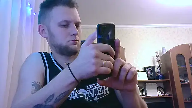 Snapshot of HunterOnBoobs chatting on February 22, 11:35 pm HunterOnBoobs online show from February 22, 11:35 pm