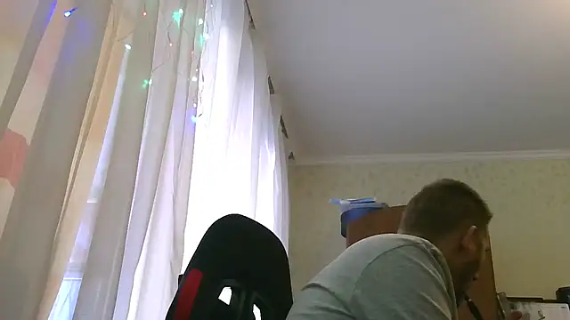 Snapshot of HunterOnBoobs chatting on February 24, 12:59 pm HunterOnBoobs online show from February 24, 12:59 pm