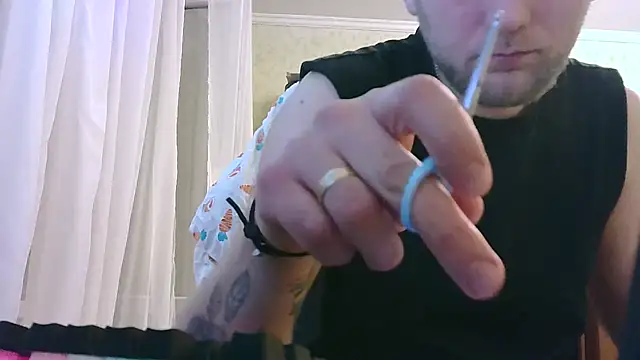 Snapshot of HunterOnBoobs chatting on March 12, 9:56 pm HunterOnBoobs online show from March 12, 9:56 pm