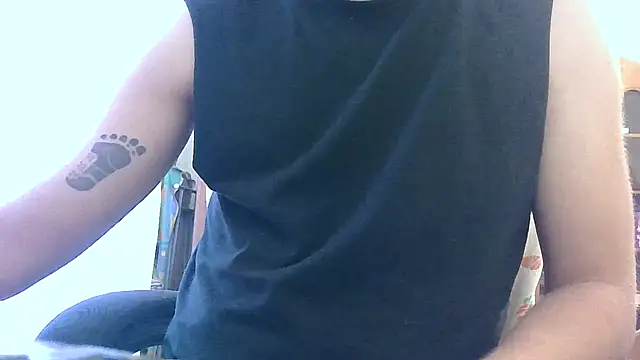 Snapshot of HunterOnBoobs chatting on October 6, 6:11 am HunterOnBoobs online show from October 6, 6:11 am