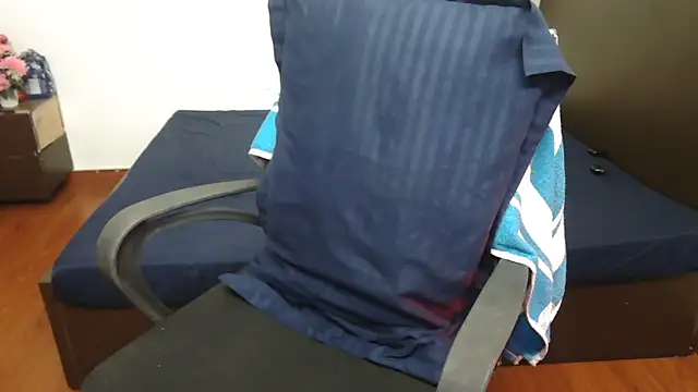 Snapshot of LovelyRosy chatting on February 9, 12:47 am LovelyRosy online show from February 9, 12:47 am