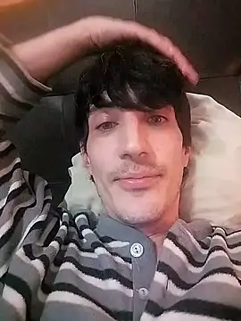 Snapshot of moutt99 chatting on January 25, 10:51 am moutt99 online show from January 25, 10:51 am