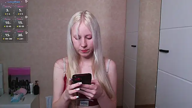 Snapshot of Mary_Kitty88 chatting on July 4, 11:44 pm Mary Kitty88 online show from July 4, 11:44 pm