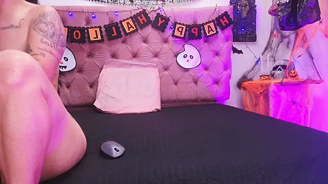 Snapshot of Auroraa_miller chatting on October 23, 11:53 am Auroraa miller online show from October 23, 11:53 am