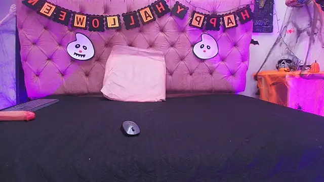 Snapshot of Auroraa_miller chatting on October 30, 11:55 am Auroraa miller online show from October 30, 11:55 am