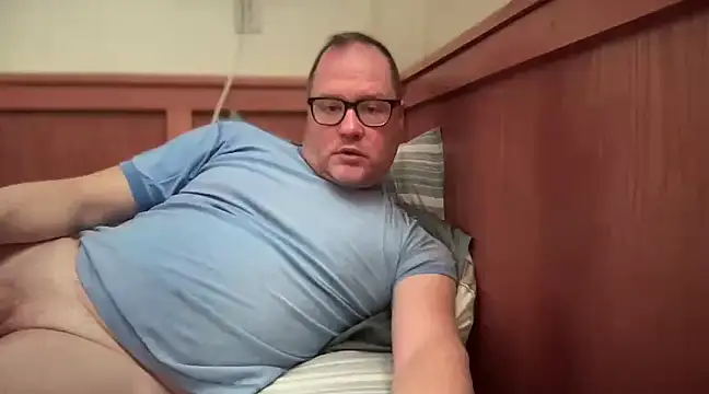 Snapshot of __DR3W__ chatting on February 16, 4:42 pm DR3W online show from February 16, 4:42 pm