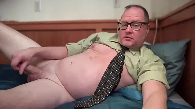 Snapshot of __DR3W__ chatting on February 23, 5:07 pm DR3W online show from February 23, 5:07 pm
