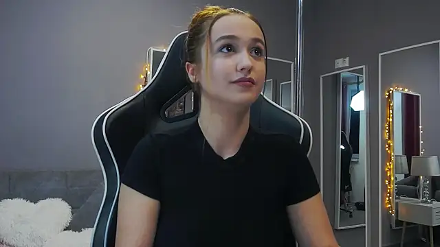 Eva Lovvia  online show from January 22, 6:31 pm