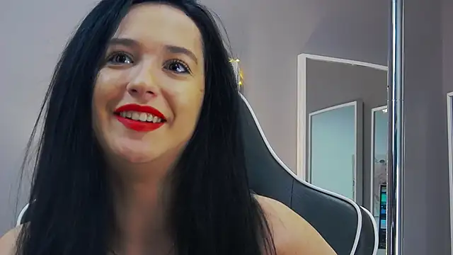 Eva Lovvia  online show from January 28, 12:15 am