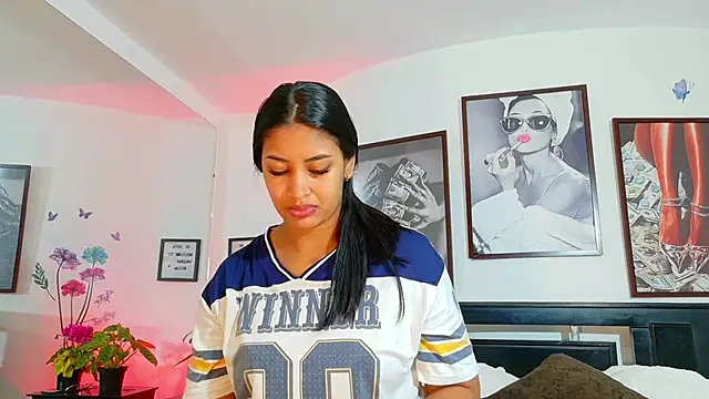 loretahorny online show from March 24, 12:43 pm