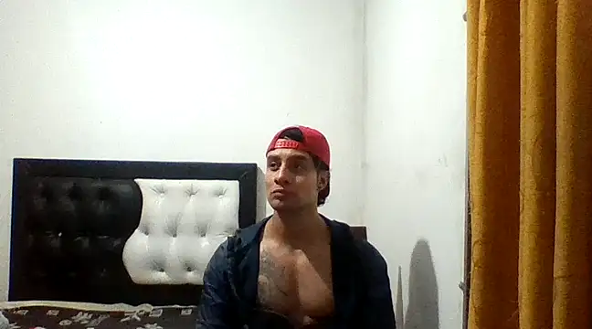Snapshot of davidcr89 chatting on January 31, 3:41 am davidcr89 online show from January 31, 3:41 am