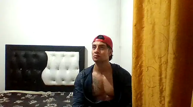Snapshot of davidcr89 chatting on January 31, 6:46 am davidcr89 online show from January 31, 6:46 am