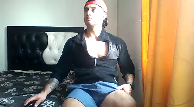 Snapshot of davidcr89 chatting on February 1, 9:19 pm davidcr89 online show from February 1, 9:19 pm