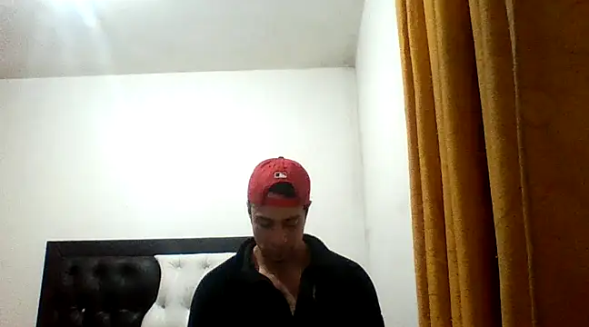 Snapshot of davidcr89 chatting on February 3, 12:04 am davidcr89 online show from February 3, 12:04 am