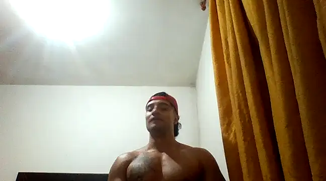 Snapshot of davidcr89 chatting on February 6, 7:45 am davidcr89 online show from February 6, 7:45 am