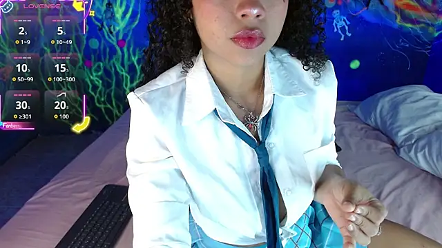 lucie petite online show from October 16, 6:31 pm