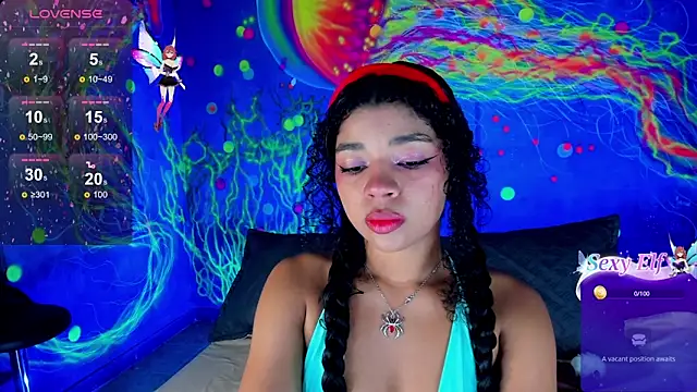 Snapshot of lucie_petite chatting on April 23, 6:32 pm lucie petite online show from April 23, 6:32 pm