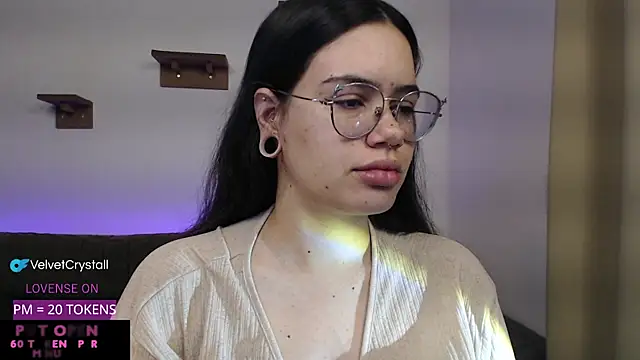 crystalll room online show from November 4, 7:18 am