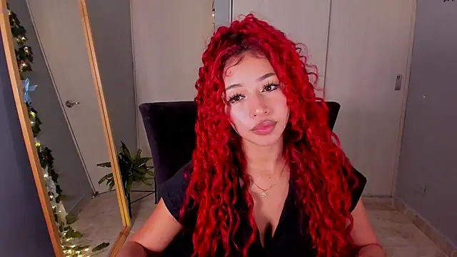 Snapshot of Curly915 chatting on September 14, 12:32 am Curly915 online show from September 14, 12:32 am