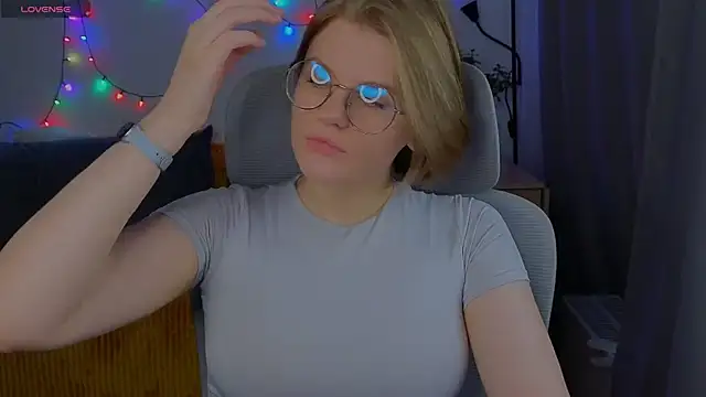  JessieVibes online show from November 12, 1:00 pm