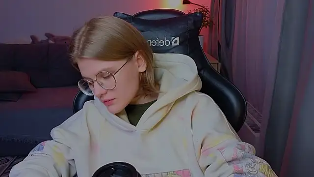  JessieVibes online show from February 6, 3:04 pm