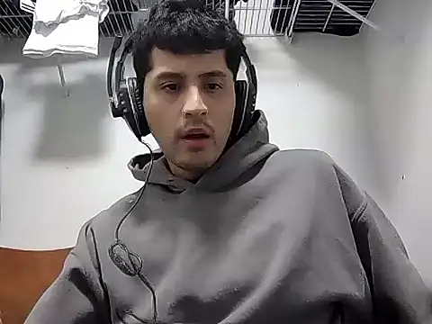 Snapshot of PerroDemonioHot chatting on January 19, 3:43 am PerroDemonioHot online show from January 19, 3:43 am