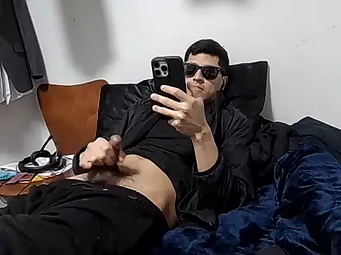 Snapshot of PerroDemonioHot chatting on February 3, 6:13 pm PerroDemonioHot online show from February 3, 6:13 pm