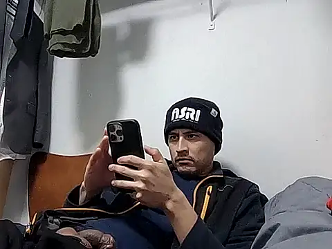 Snapshot of PerroDemonioHot chatting on February 7, 10:35 pm PerroDemonioHot online show from February 7, 10:35 pm