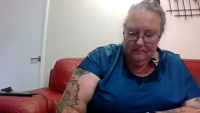k1w1bbw online show from February 11, 7:54 am
