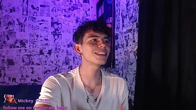 Snapshot of Mickey_Magic chatting on December 4, 4:55 am Mickey Magic online show from December 4, 4:55 am