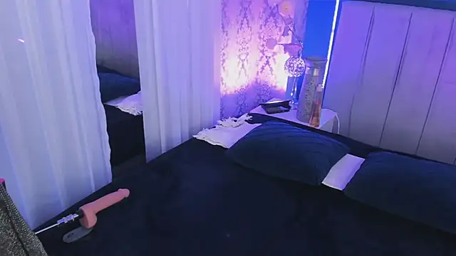 Snapshot of JeanneSabatier chatting on November 21, 8:18 pm JeanneSabatier online show from November 21, 8:18 pm