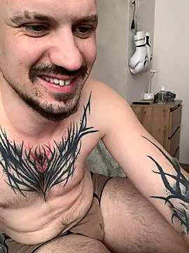 Snapshot of AssHunter4k chatting on April 2, 7:06 am AssHunter4k online show from April 2, 7:06 am