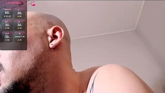 Snapshot of AssHunter4k chatting on April 16, 8:04 am AssHunter4k online show from April 16, 8:04 am