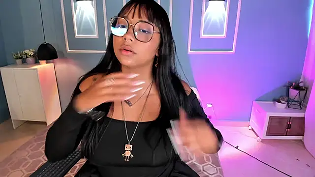 Snapshot of isabella_zc chatting on June 3, 2:08 pm isabella zc online show from June 3, 2:08 pm