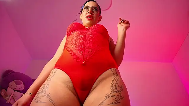 Snapshot of MiaFlamesxxx chatting on December 16, 3:11 am MiaFlamesxxx online show from December 16, 3:11 am