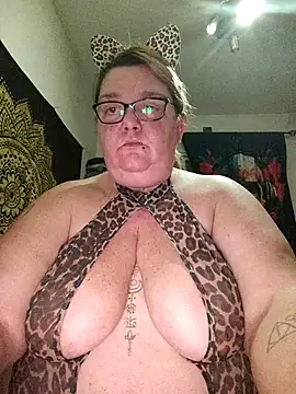 diosacurvy1984 online show from February 13, 10:50 pm