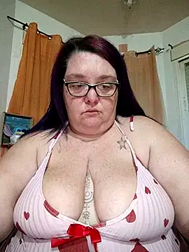 diosacurvy1984 online show from February 20, 7:43 am