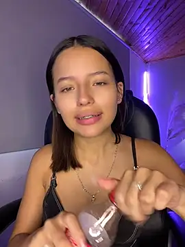 Sofia18 pinkk online show from May 22, 9:31 pm