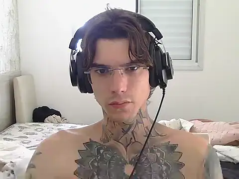 Snapshot of smokingink chatting on April 20, 7:04 pm smokingink online show from April 20, 7:04 pm