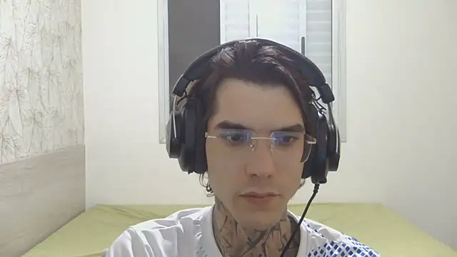 Snapshot of smokingink chatting on June 16, 12:02 am smokingink online show from June 16, 12:02 am