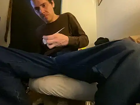 Snapshot of almighty_d chatting on February 11, 5:23 am almighty d online show from February 11, 5:23 am