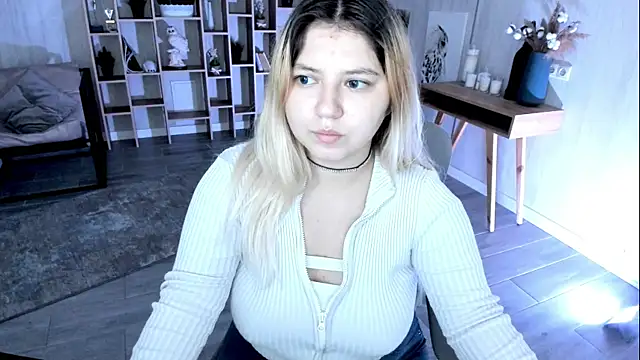 DiaAngell online show from November 7, 6:19 pm