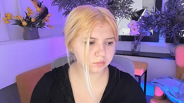 DiaAngell online show from November 14, 7:56 pm