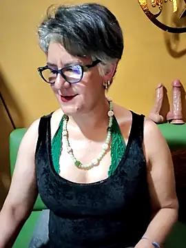 ilonna2025 online show from December 14, 11:42 pm