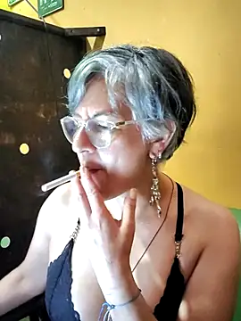 Snapshot of ilonna2025 chatting on June 9, 10:43 pm ilonna2025 online show from June 9, 10:43 pm