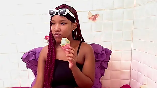 EroticSexyPrada online show from March 12, 5:52 pm