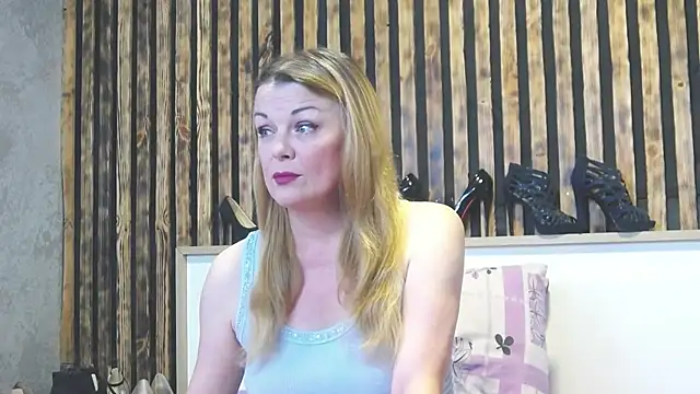 Snapshot of Kisi_Lovi chatting on July 21, 9:55 am Kisi Lovi online show from July 21, 9:55 am