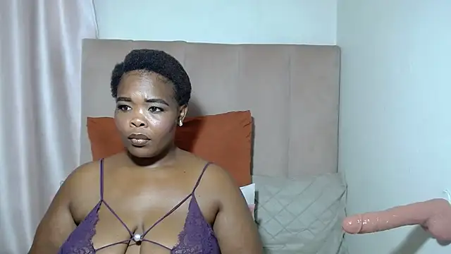 Snapshot of Hazel-nutt chatting on February 12, 7:35 pm Hazel-nutt online show from February 12, 7:35 pm