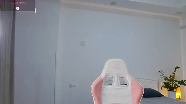 Snapshot of GiKarerra chatting on November 28, 9:17 pm GiKarerra online show from November 28, 9:17 pm